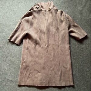 Forest green,v-cut shirt with collar,stomach length (will hit right above pants)